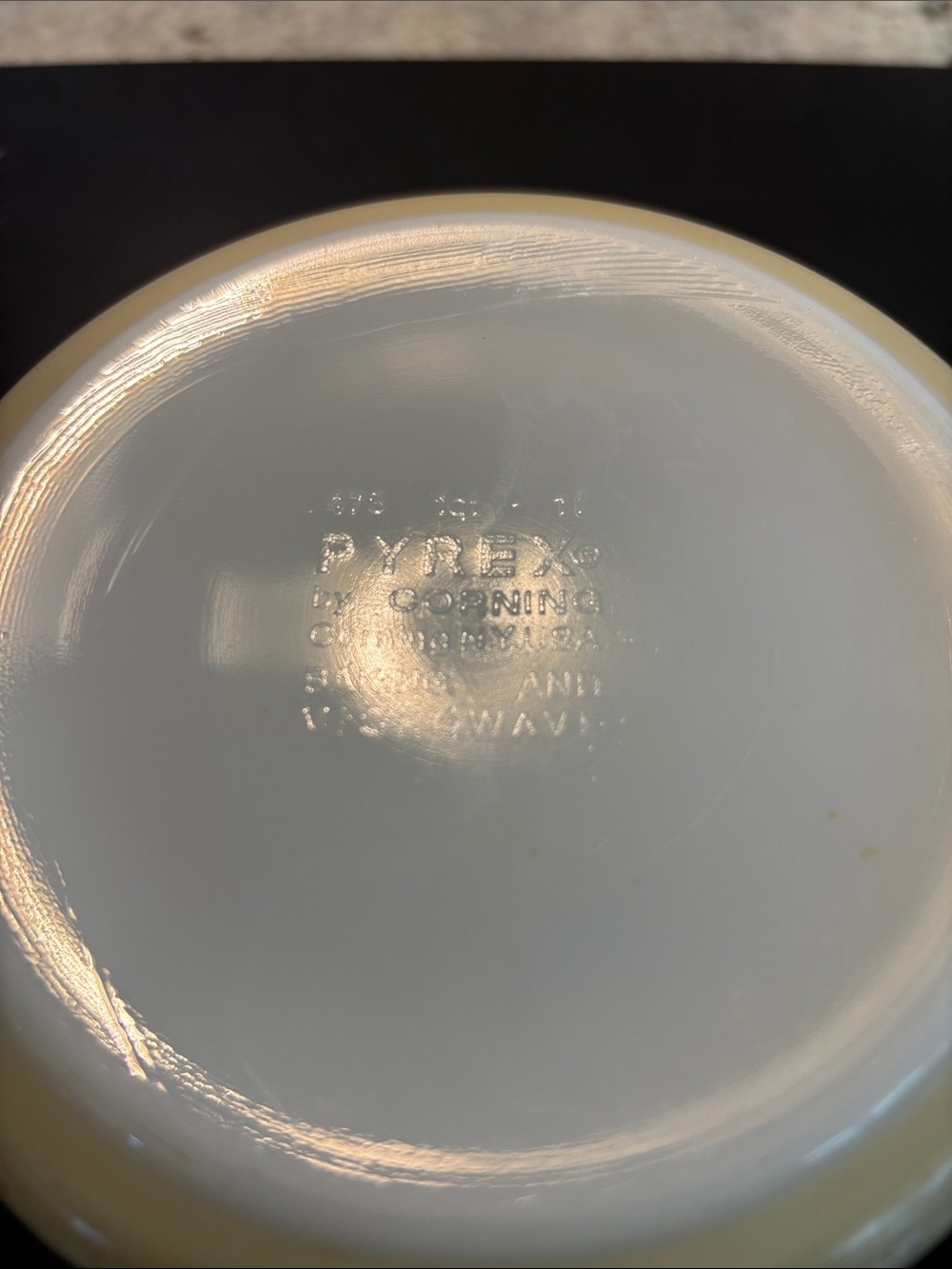 Pyrex Cream and White Glass Mixing Bowl - Picture 6 of 6